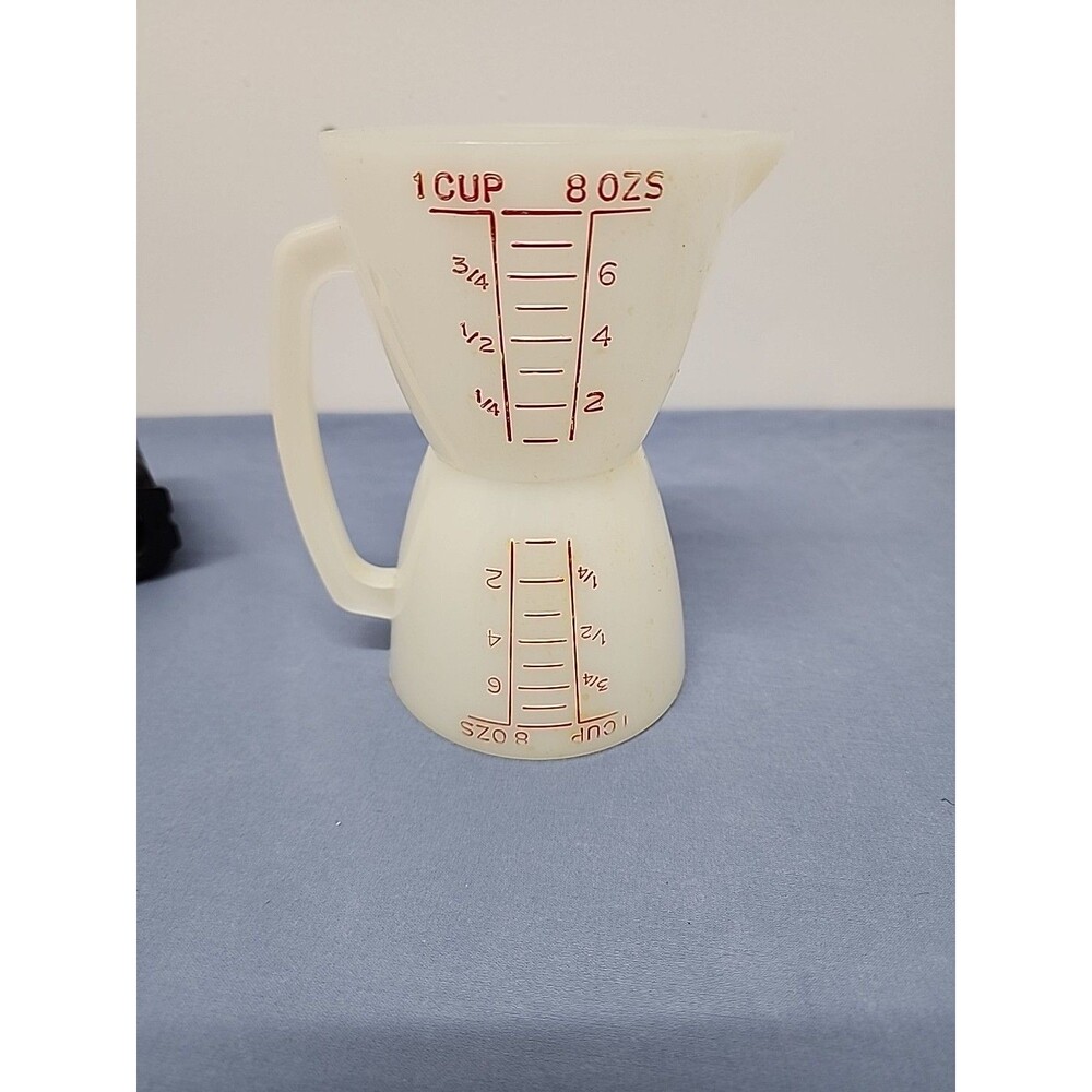 Vintage 1970s Tupperware 2 Cup Wet/Dry Pour Spout Measuring Cup